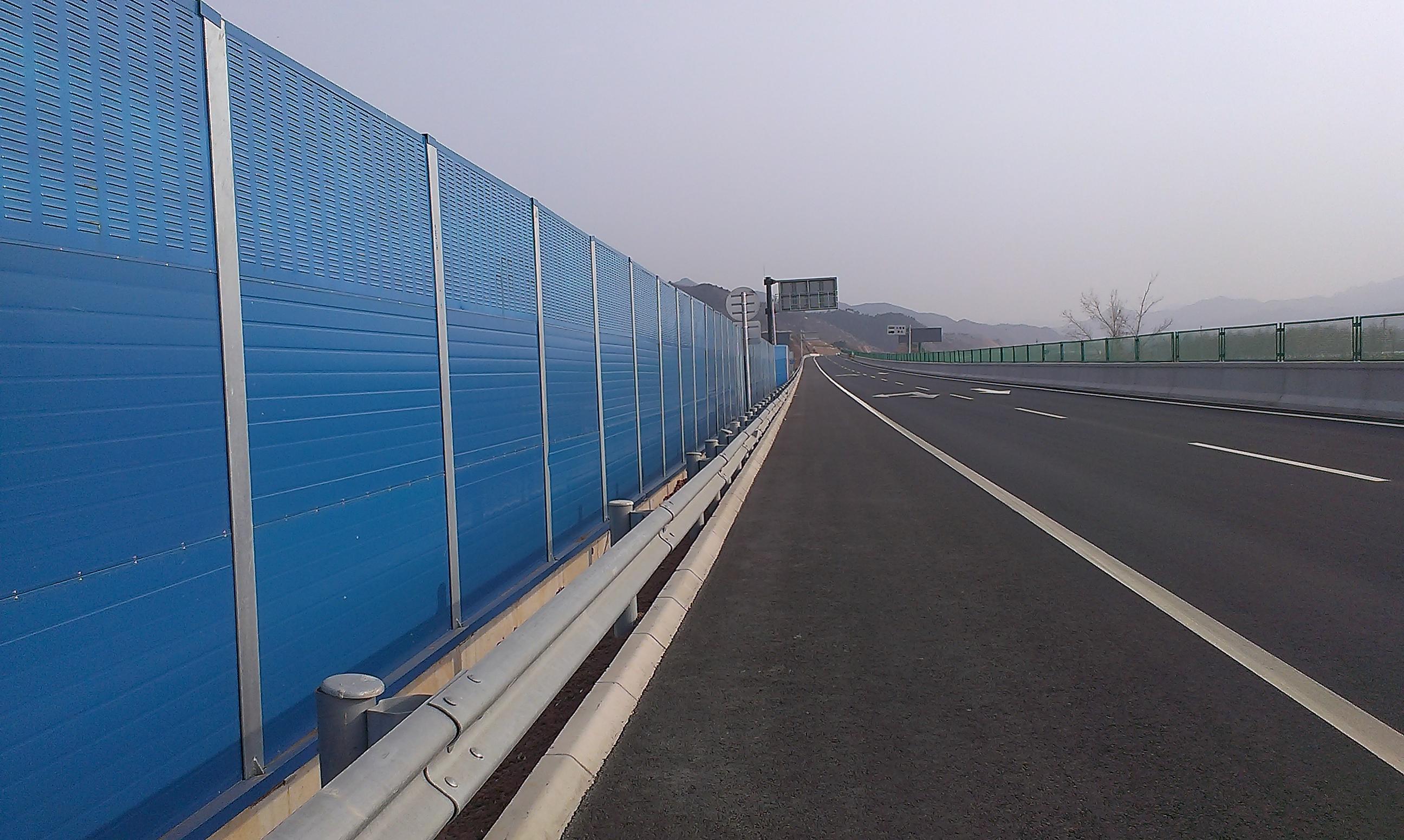 <a href=http://mypgl.com/news_article?news_id=136>公路聲屏障</a>