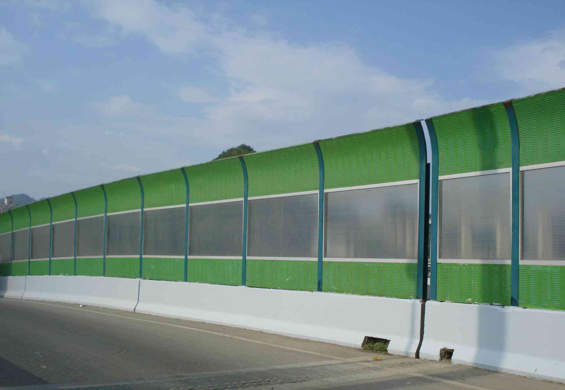 <a href=http://mypgl.com/news_article?news_id=139>公路聲屏障</a>