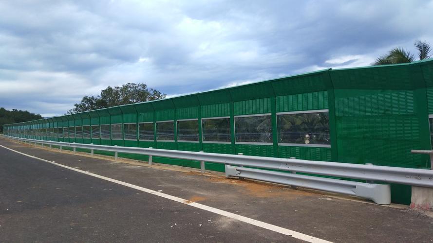 <a href=http://mypgl.com/news_article?news_id=144>天津道路聲屏障</a>